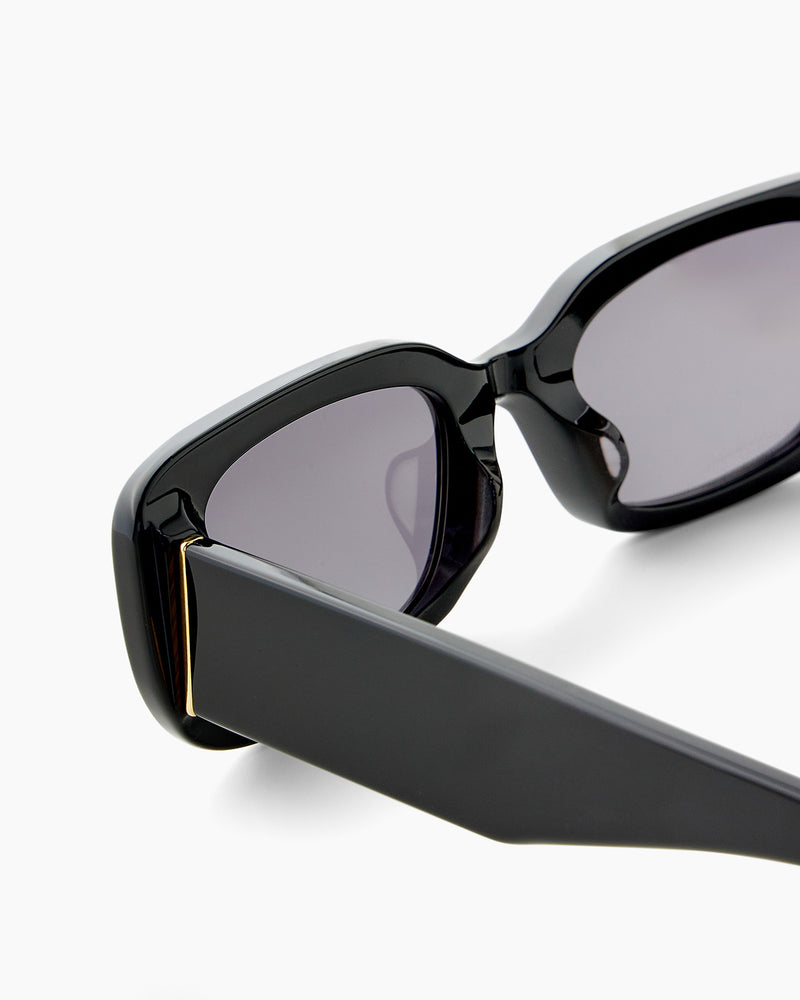 SUNGLASSES-WOMEN-MEN-UNISEX-CAMERON-BLACK-DETAIL