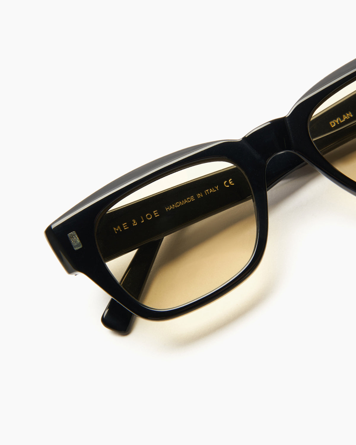 SUNGLASSES-WOMEN-MEN-UNISEX-DYLAN-BLACK-STUDIO-SAND-DETAIL |BLACK CUSTOM LENSES -SAND