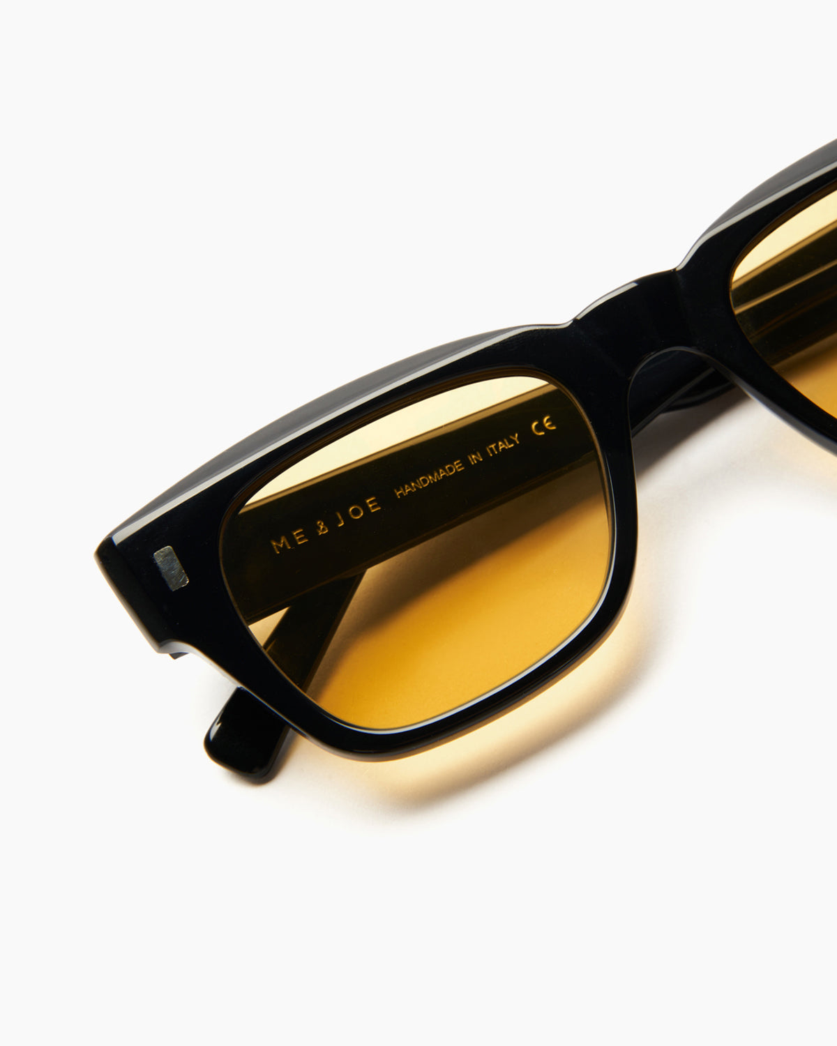 SUNGLASSES-WOMEN-MEN-UNISEX-DYLAN-BLACK-STUDIO-YELLOW-DETAIL |BLACK CUSTOM LENSES-PINA COLADA