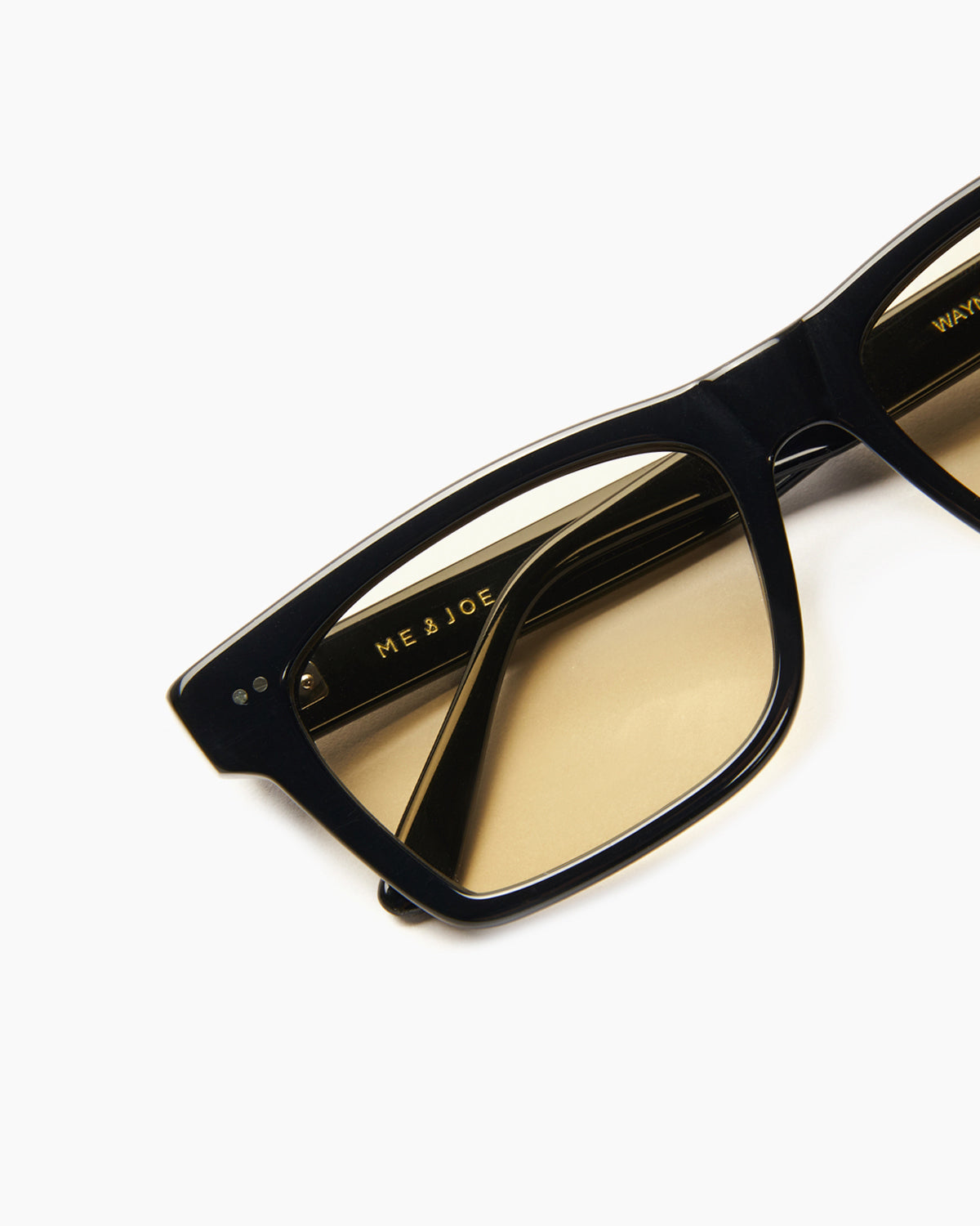 SUNGLASSES-WOMEN-MEN-UNISEX-WAYNE-STUDIO-BLACK-SAND-DETAIL | BLACK CUSTOM LENSES - SAND