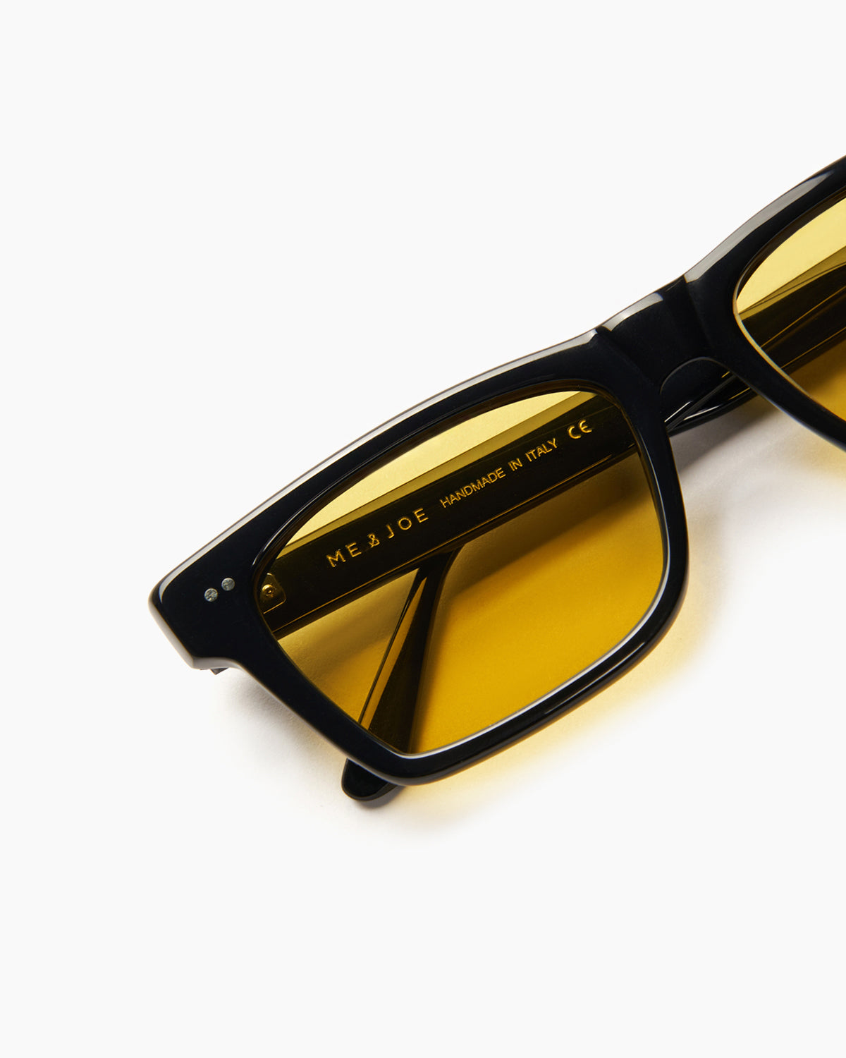 SUNGLASSES-WOMEN-MEN-UNISEX-WAYNE-STUDIO-BLACK-YELLOW-DETAIL | BLACK CUSTOM LENSES-PINA COLADA